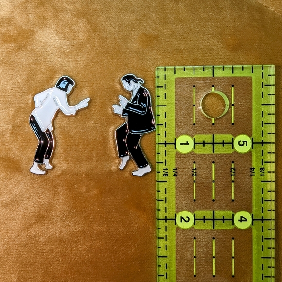 Mrs. Wallace 🕺 Vincent Dancing, Pin Set - Picture 3 of 5